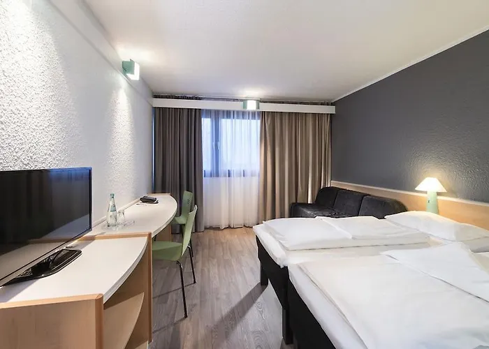 Ibis West 3*