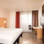 Ibis West Hotel 3*