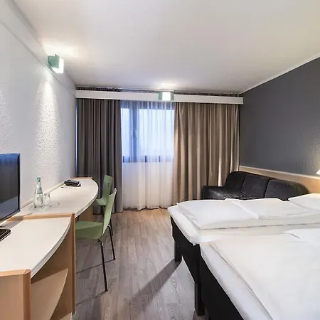 Ibis West 3*