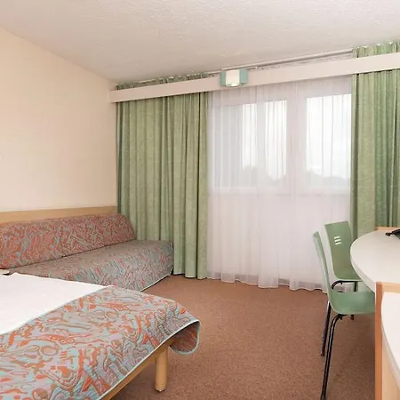 ホテル Ibis West 3*