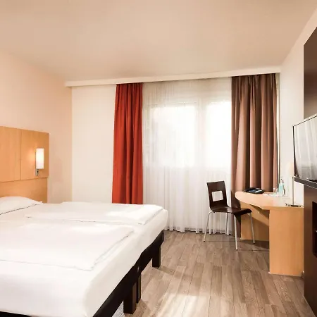 Ibis West ホテル 3*