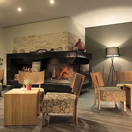 Ibis West 3*