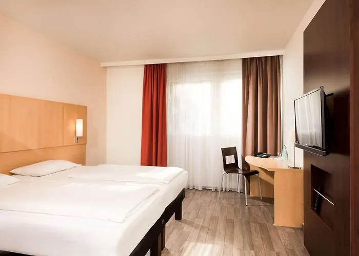 Ibis West Hotel 3*