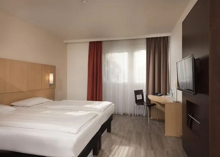 Hotel Ibis West 3*